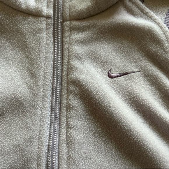 Nike Girls Lavender Therma-Fit Fleece Vest - Picture 2 of 5